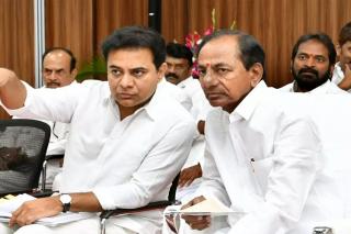 జాతీయ పారిశుద్ధ్య ఛాలెంజ్‌లో అవార్డులు గెలుచుకున్న KCR & KTR